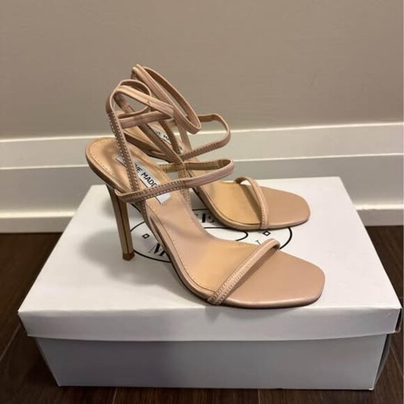 Size 6 Steve Madden Nectur Nude Heels - Picture 2 of 4